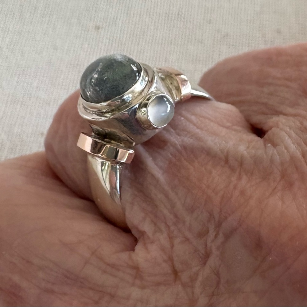 Sterling Silver and Gold Tone Labradorite Cabochon Ring - Picture 2 of 10